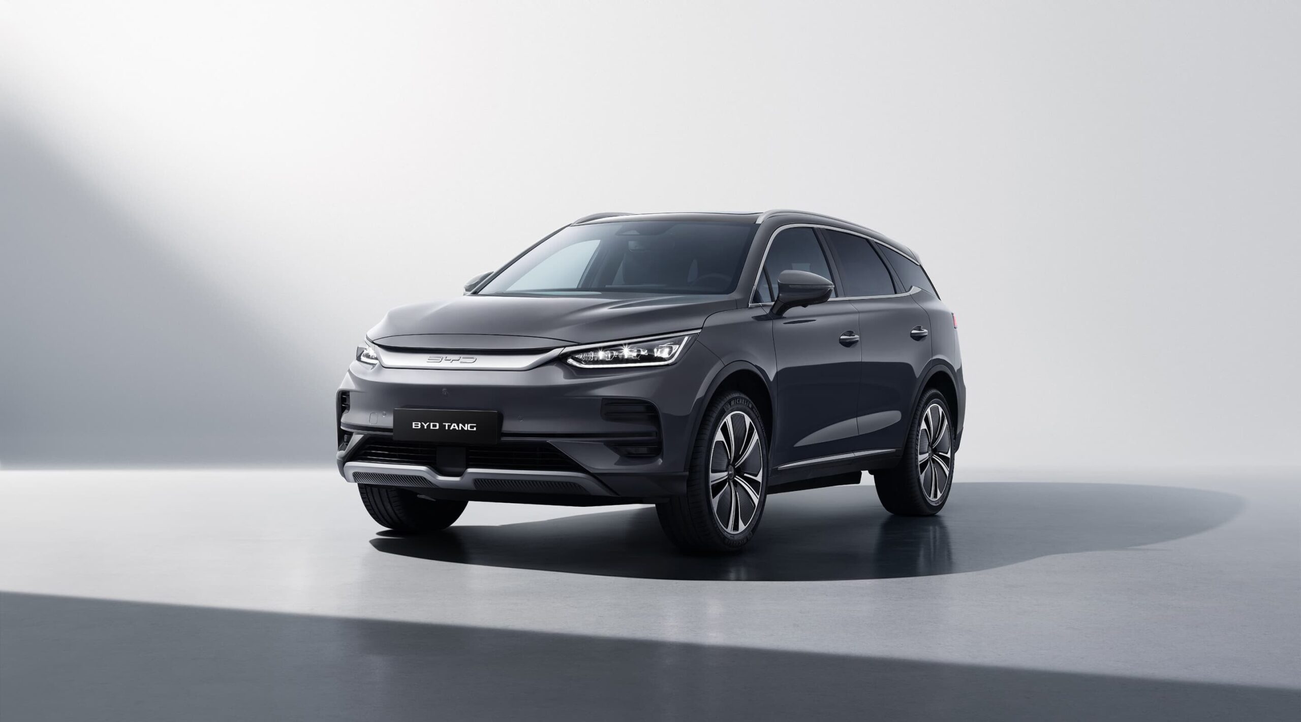 tang2024 exterior 04 grey l